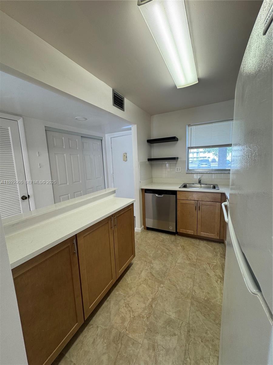 SUNRISE LAKES 43 CONDO - Residential