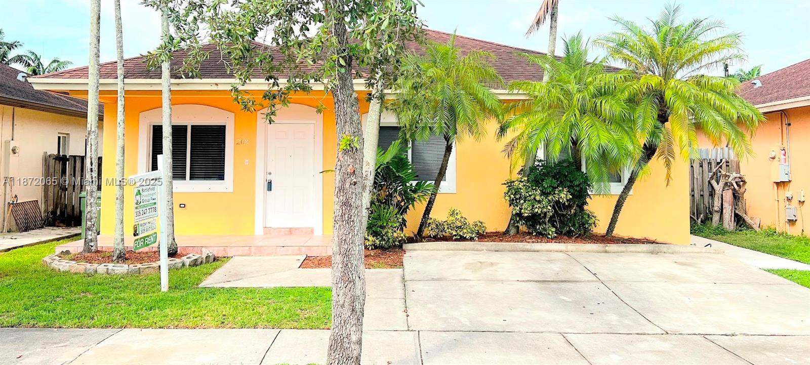 Calling relocation professionals, travelling nurses, FPL workers, Military transfers, this is just the perfect home for you. Just take your suitcase to this beautifully updated and exquisitely furnished home in Homestead.
Equipped with quartz counter tops, stainless steel appliances, stove, washer and dryer, pots, pans, utensils, beds and linen all included, Fenced back yard and front and rear patio. Home sits within 20 Minutes of Homestead Air Base, Turkey Point and The Florida Keys. Short and long term tenants are welcome. All utilities and internet are included. We also have a fully furnished 1 bedroom studio apartment available.