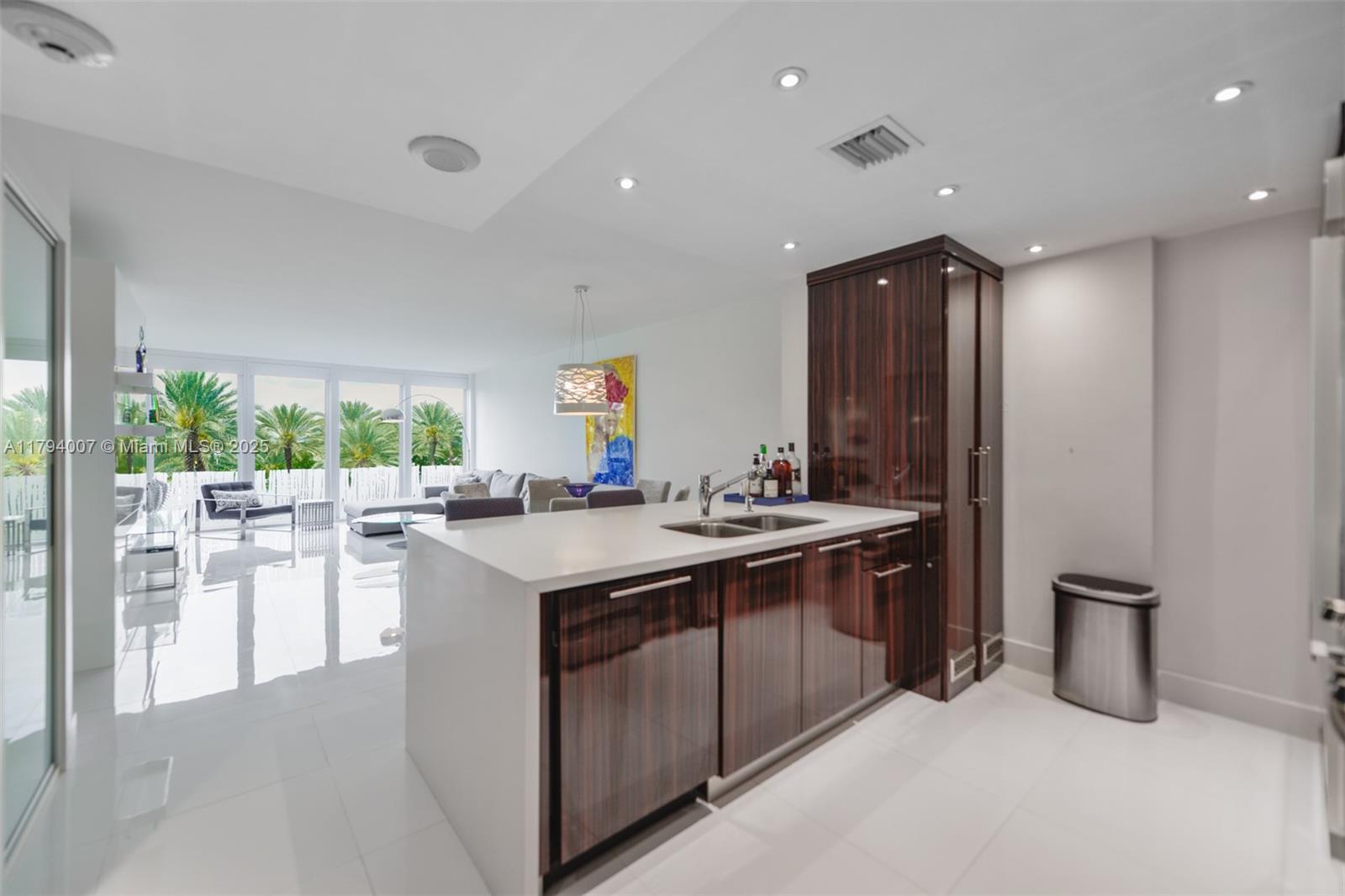 10275 Collins Ave 326