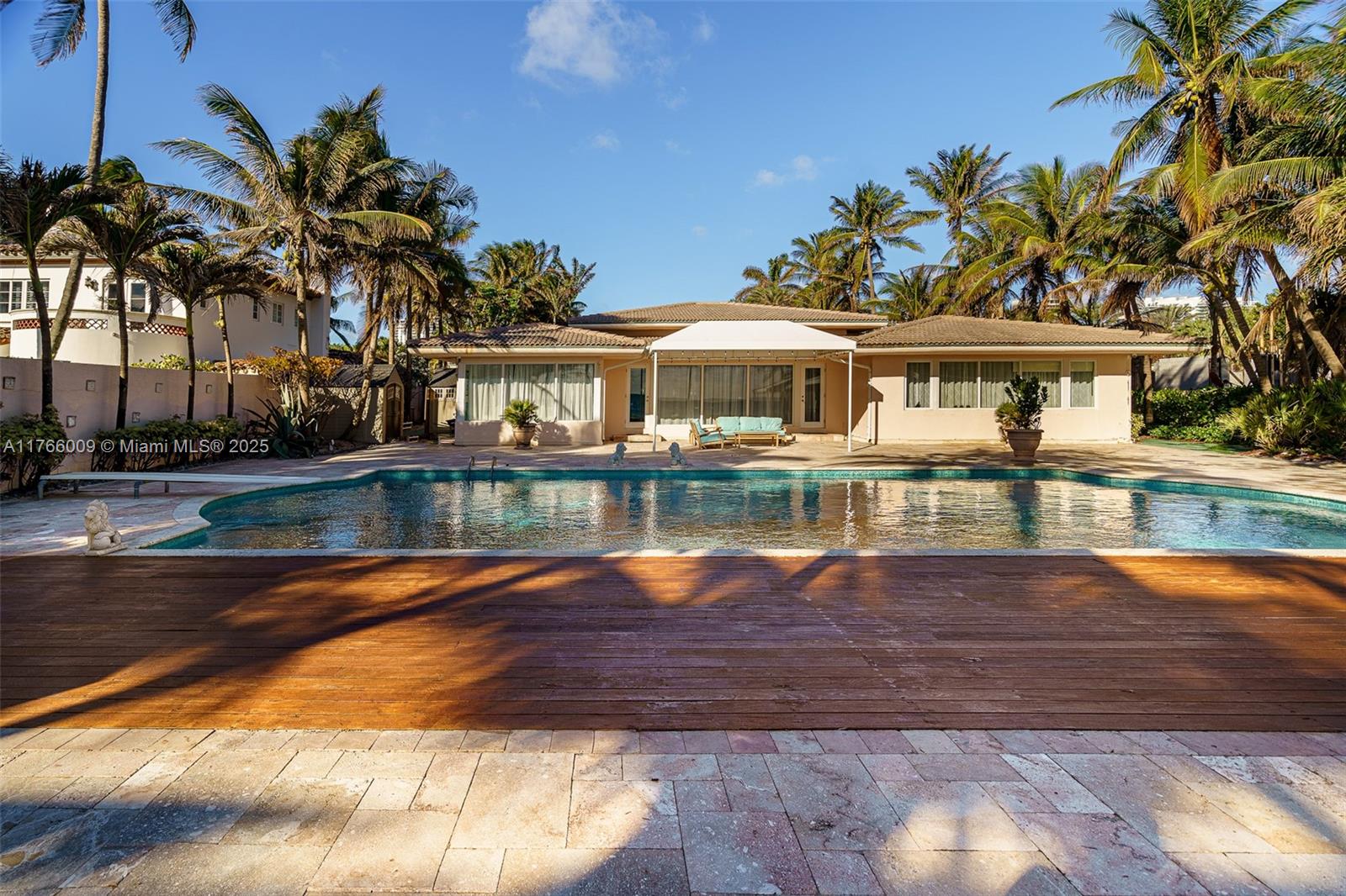 GOLDEN BEACH SEC C - Residential