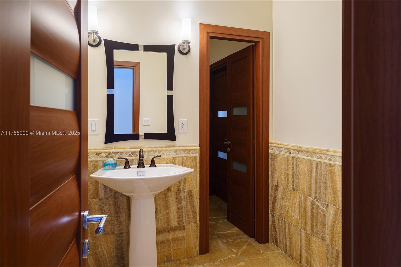 GOLDEN BEACH SEC C - Residential