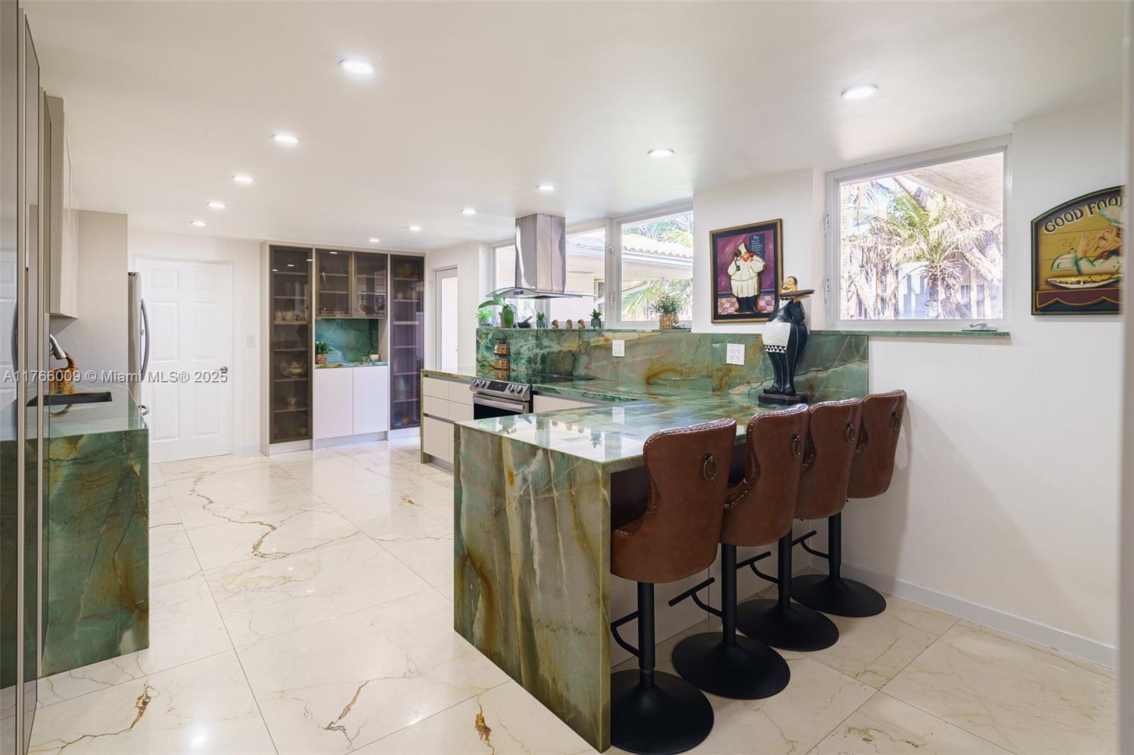 GOLDEN BEACH SEC C - Residential