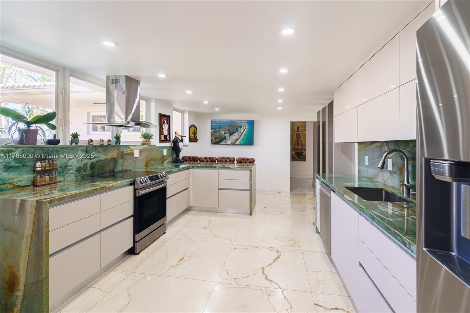 GOLDEN BEACH SEC C - Residential