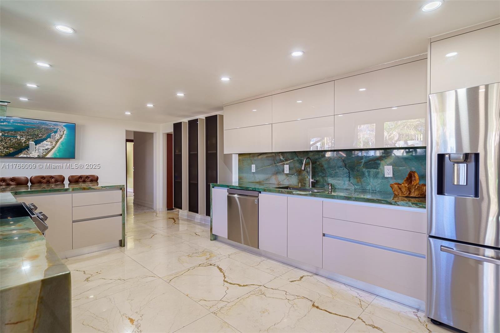 GOLDEN BEACH SEC C - Residential
