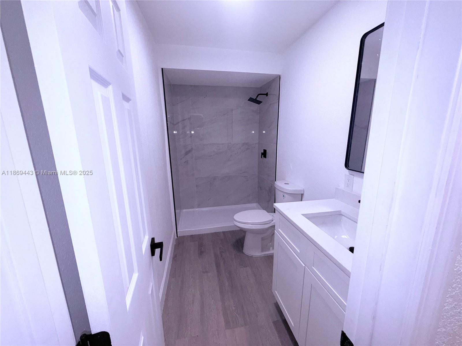 1042.00 - LAKE TULANE AREA - Residential