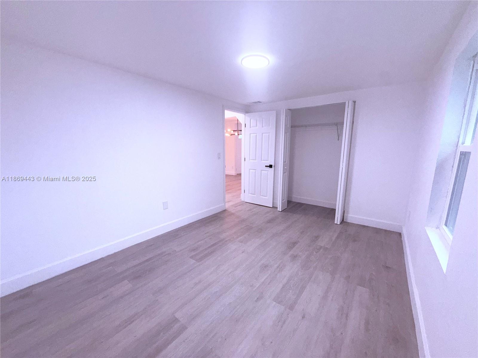 1042.00 - LAKE TULANE AREA - Residential