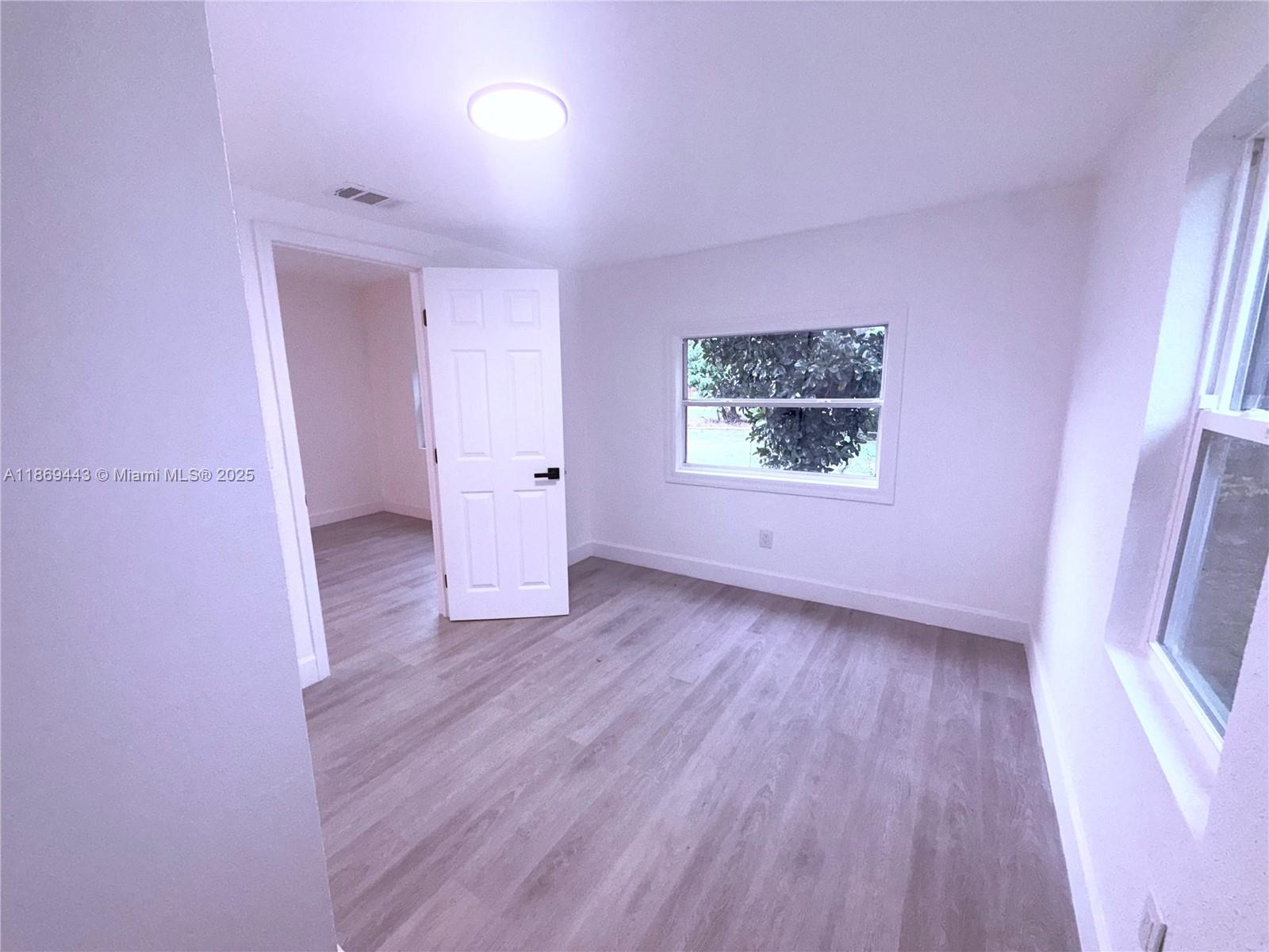 1042.00 - LAKE TULANE AREA - Residential