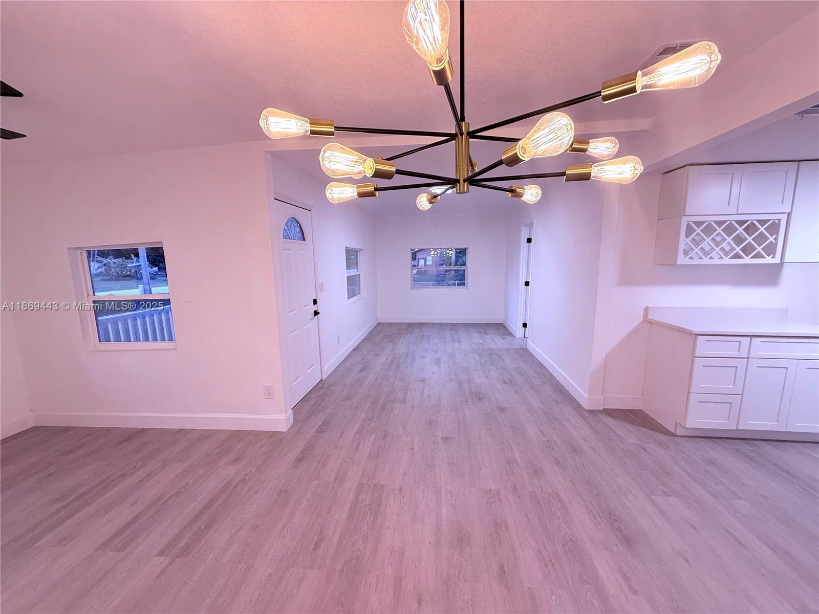 1042.00 - LAKE TULANE AREA - Residential