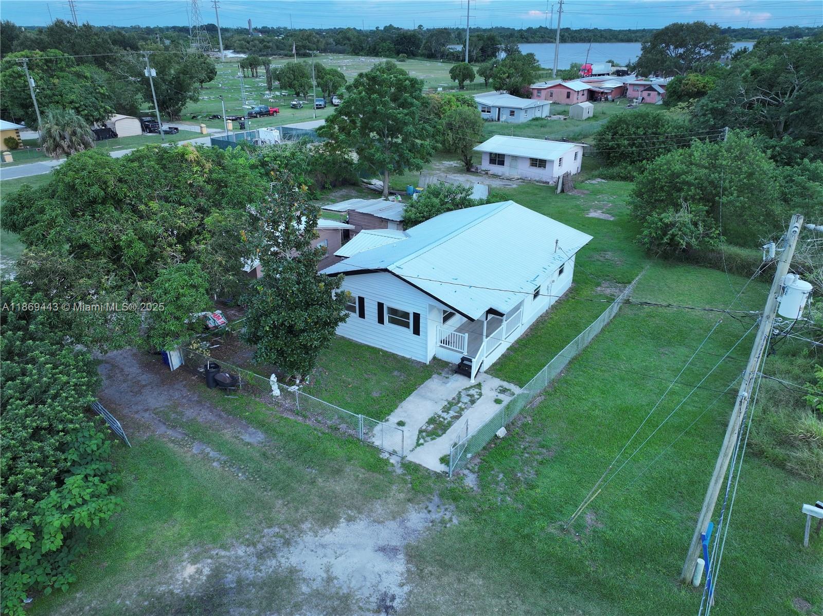 1042.00 - LAKE TULANE AREA - Residential