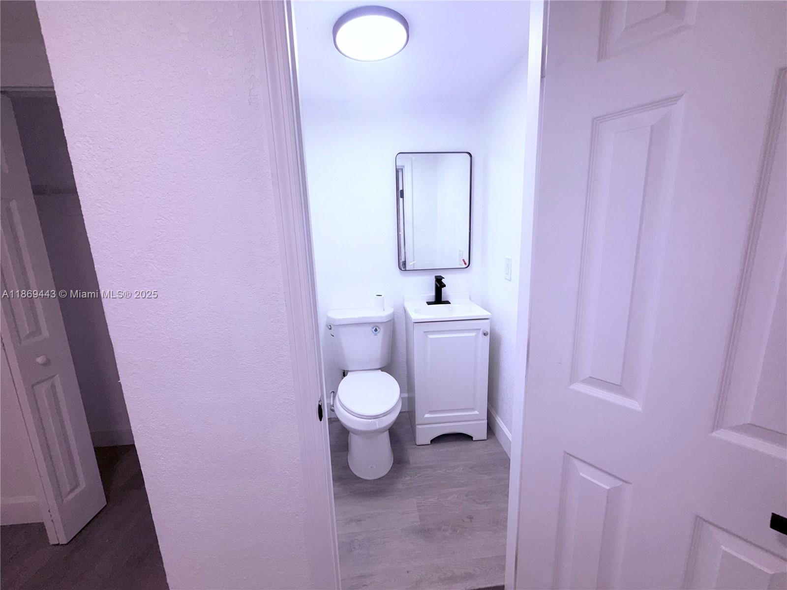 1042.00 - LAKE TULANE AREA - Residential