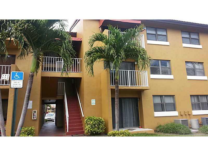 GREAT UNIT IN GATED COMMUNITY, NEAR SCHOOLS, HIGHWAYS AND RESTAURANTS. STAINLESS STEEL KITCHEN APPRLIANCES. WASHER AND DRYER IN THE UNIT. A/C ONE YEAR OLD. WILL START SHOWING JUNE 1ST.