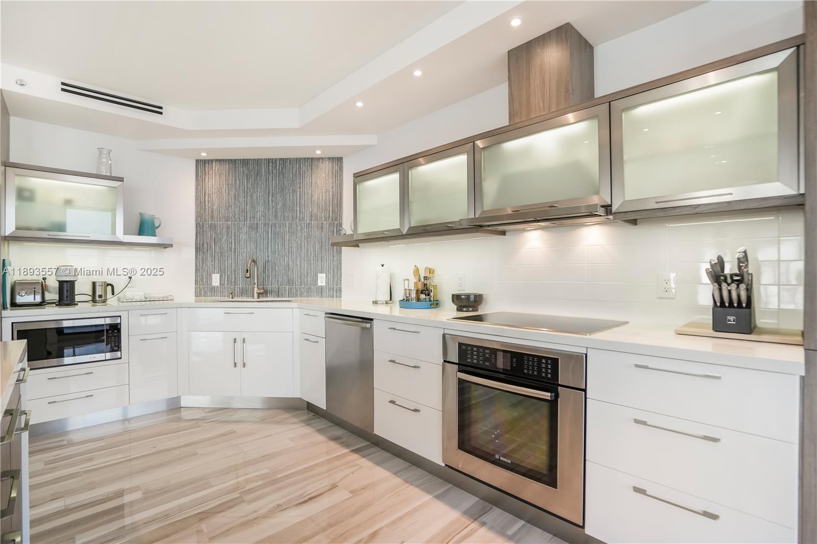 CRITERION CONDO - Residential