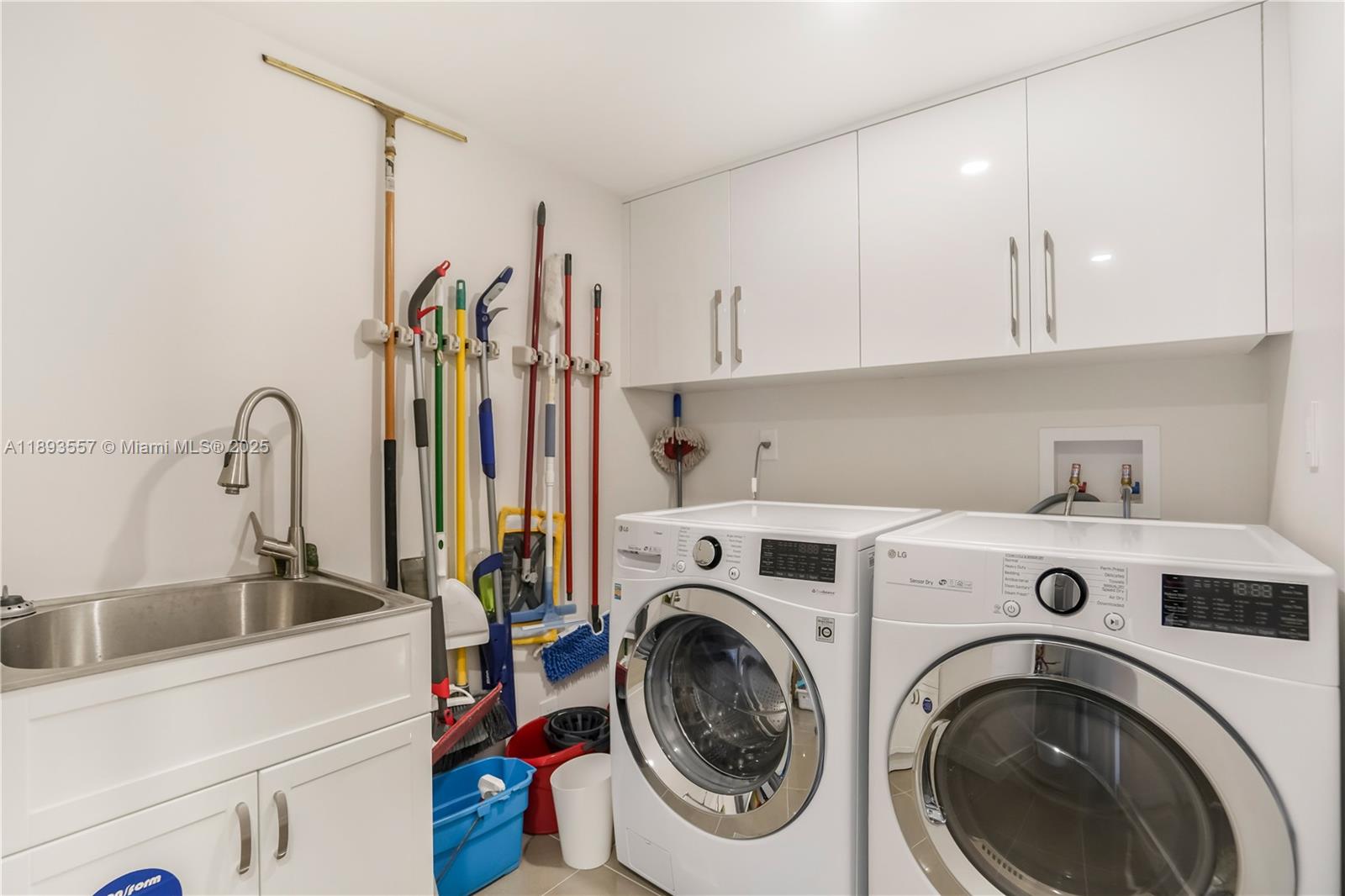 CRITERION CONDO - Residential