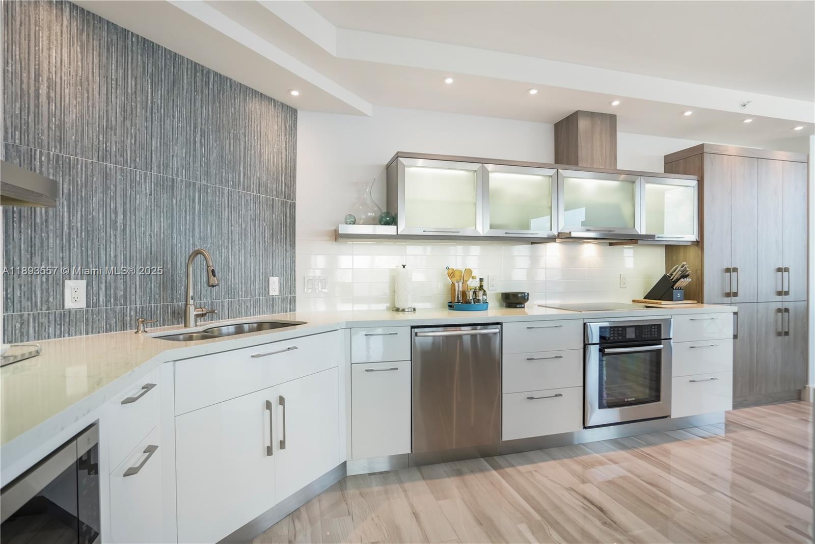 CRITERION CONDO - Residential
