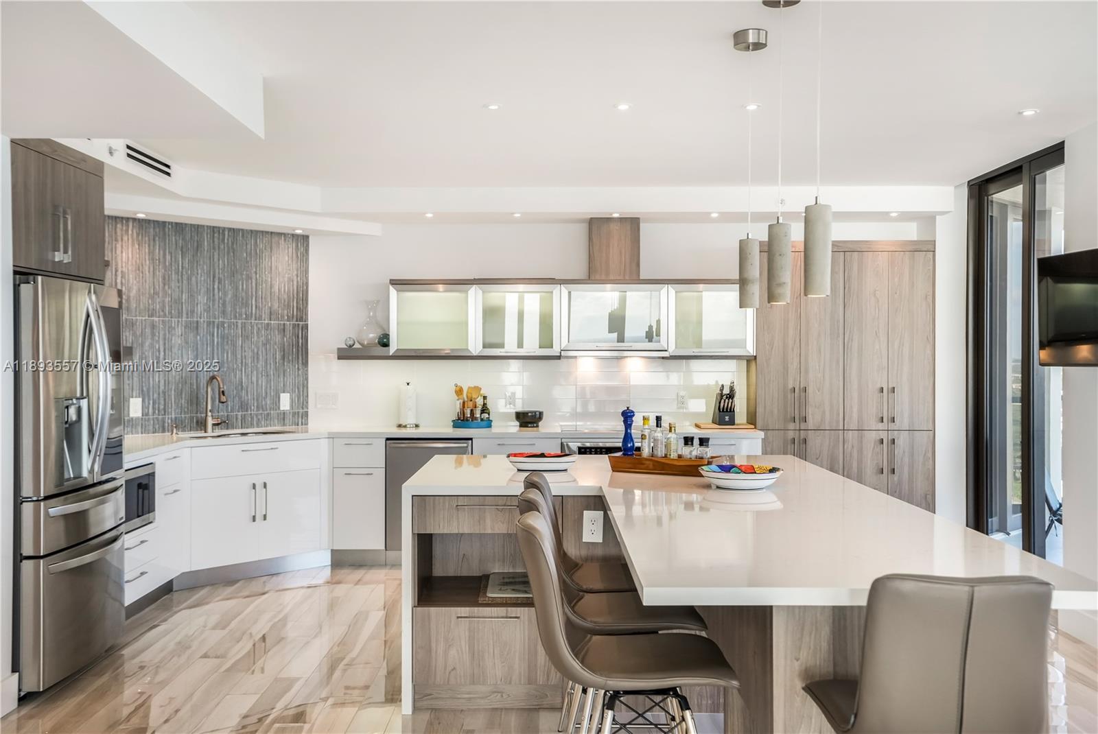 CRITERION CONDO - Residential