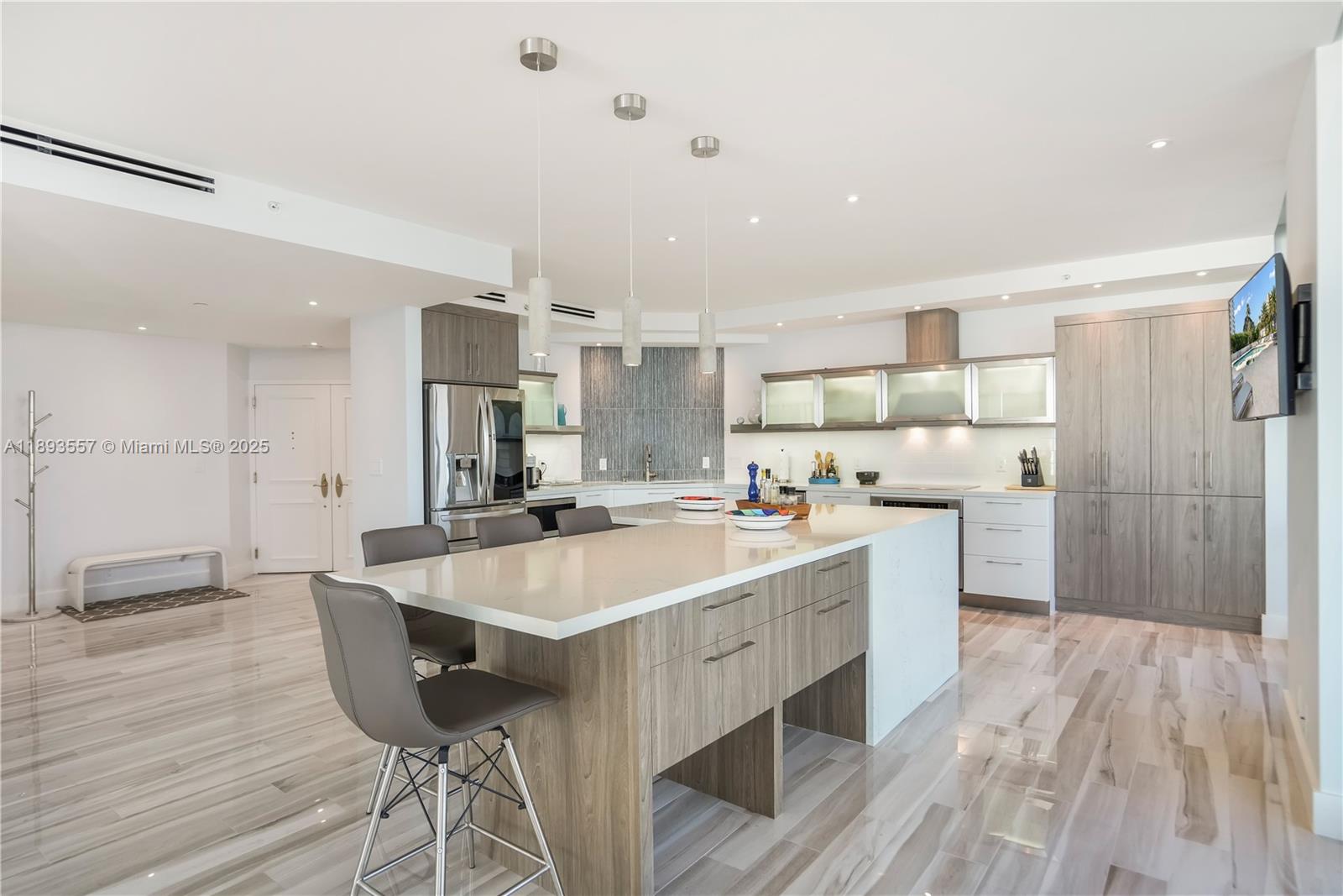 CRITERION CONDO - Residential