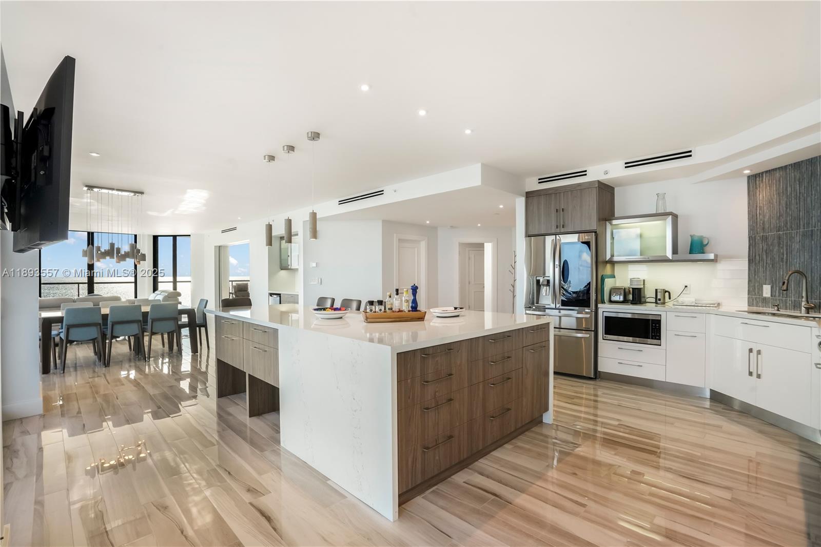 CRITERION CONDO - Residential
