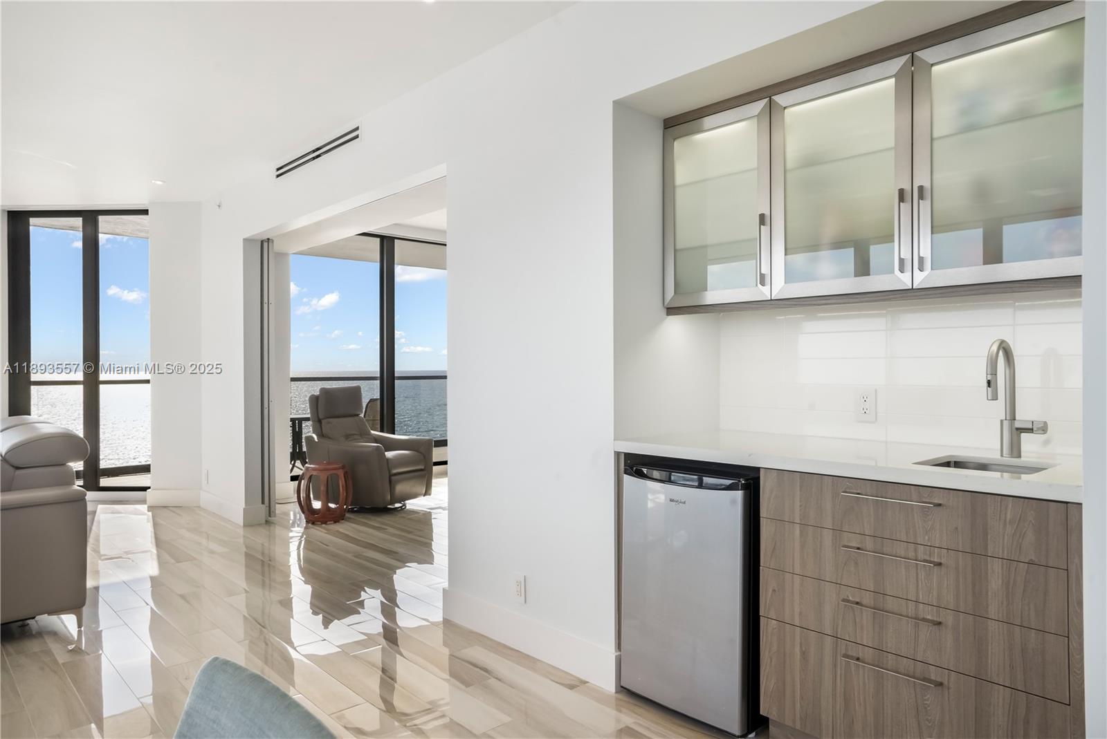 CRITERION CONDO - Residential