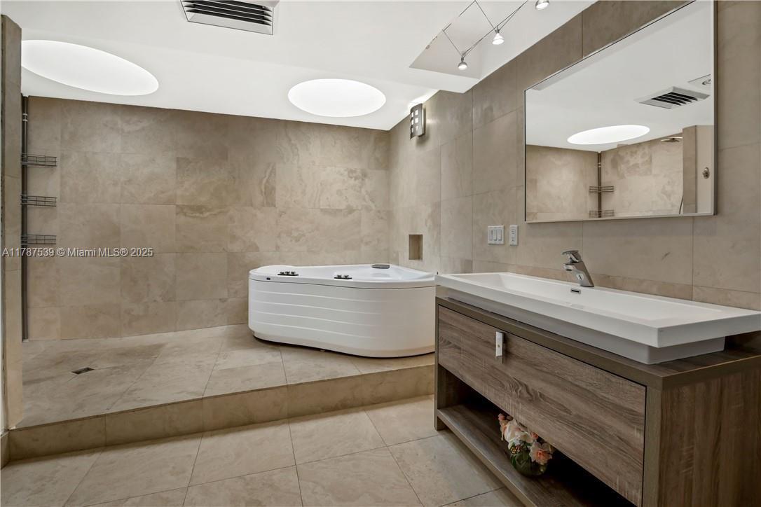 VENETIAN ISLES 2ND SEC - Residential Lease