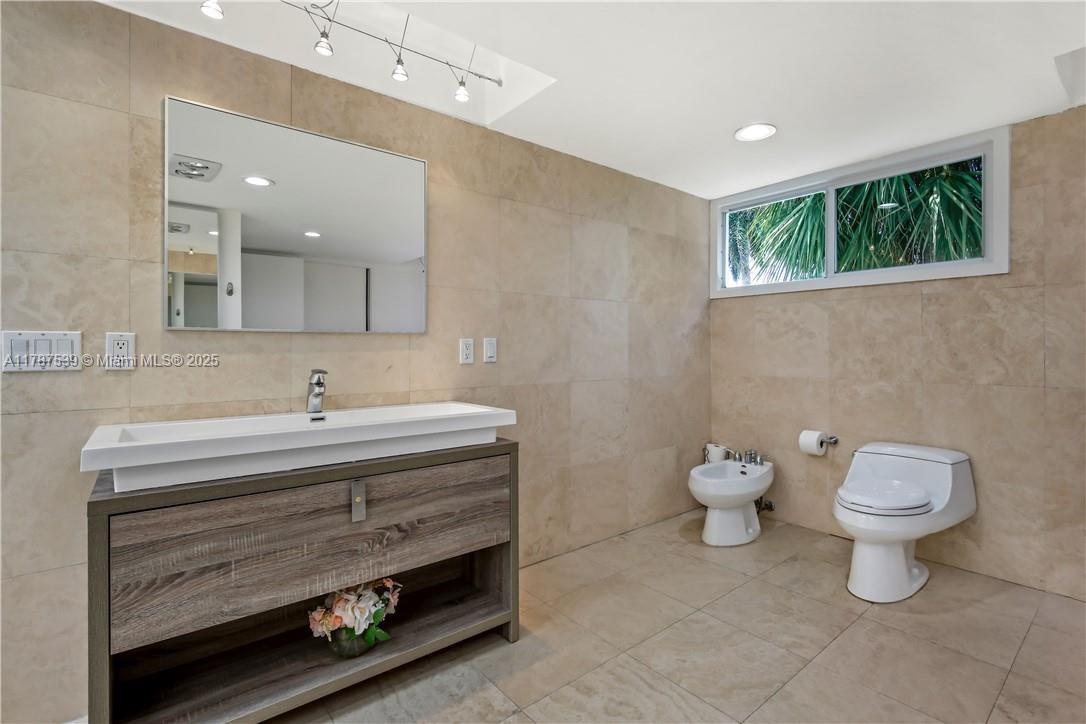 VENETIAN ISLES 2ND SEC - Residential Lease