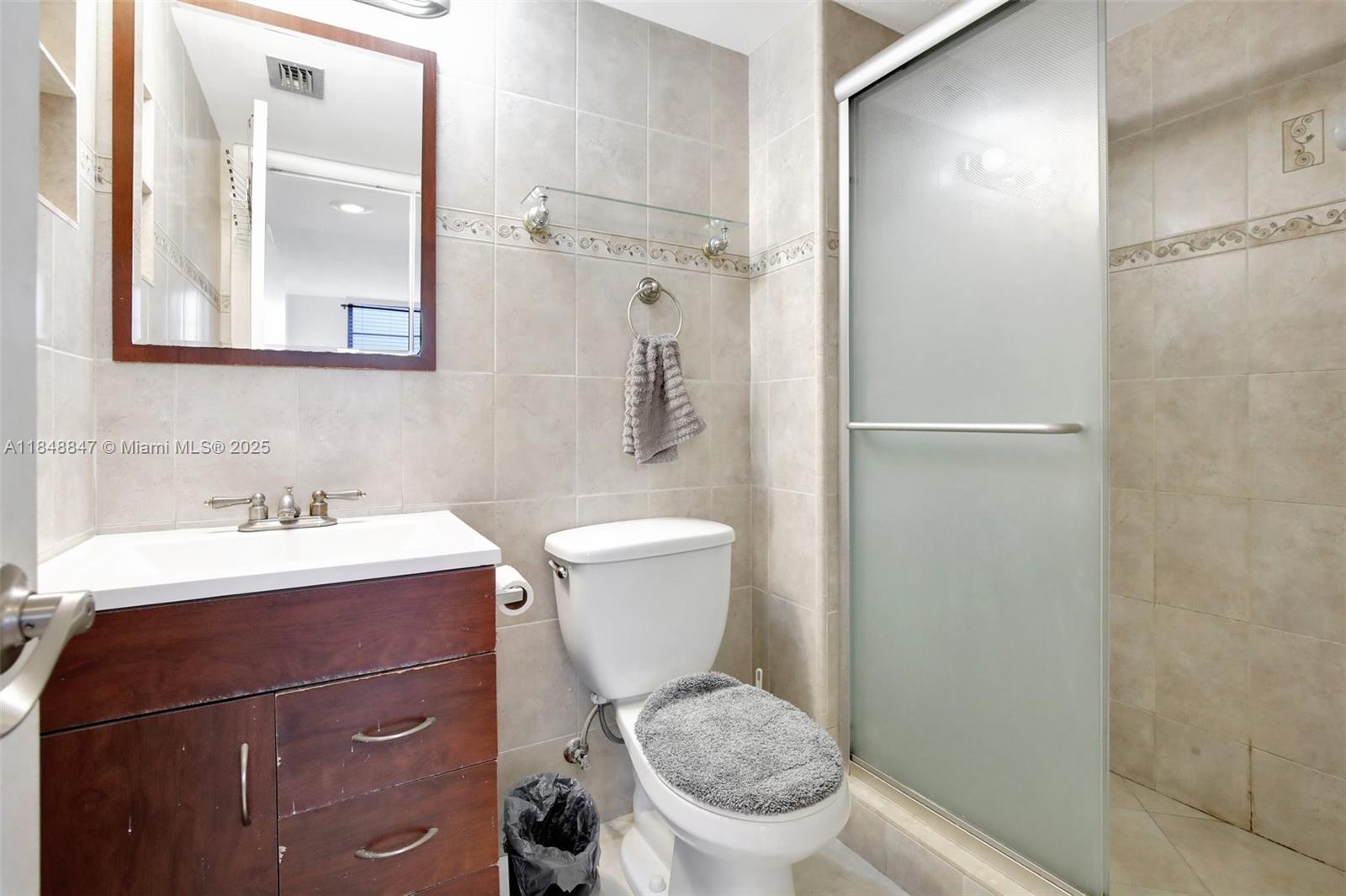 ROLLING HILLS GOLF AND - Residential