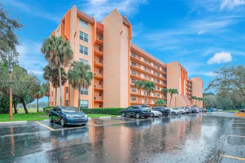 Photo of 3001 W Rolling Hills Cir #601, Davie, FL 33328 (MLS # A11848847)