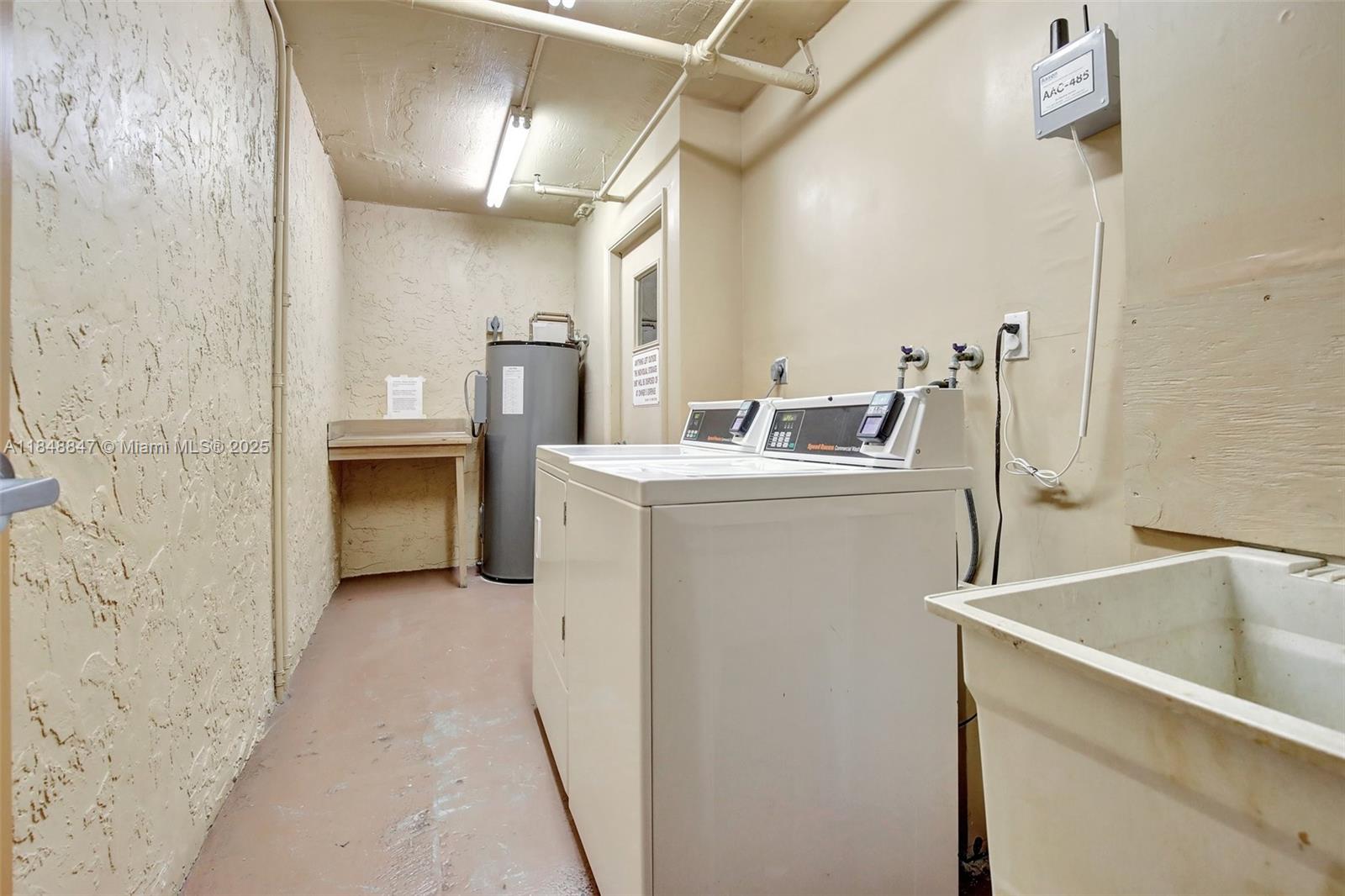 ROLLING HILLS GOLF AND - Residential