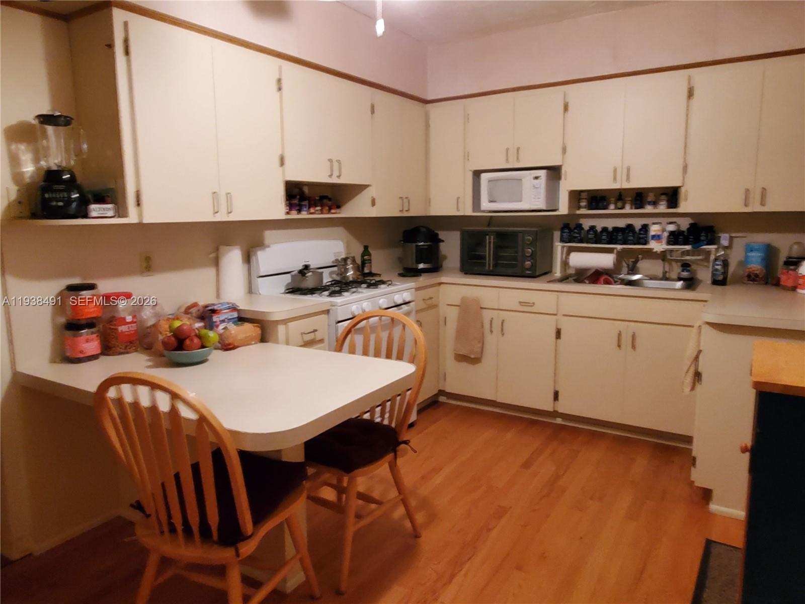 ALDEN MANOR - Residential