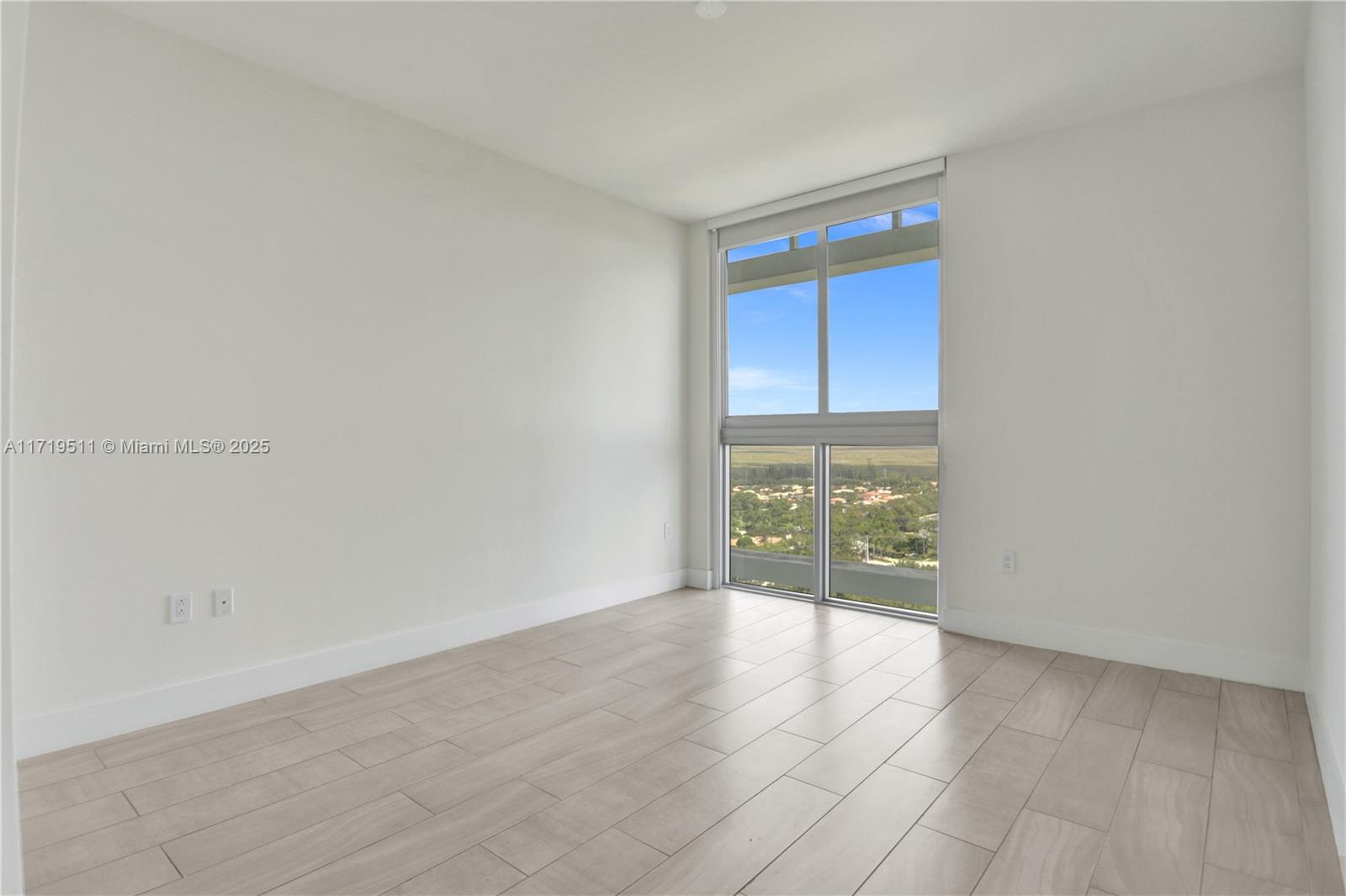 METROPICA NORTH TOWER ONE - Residential
