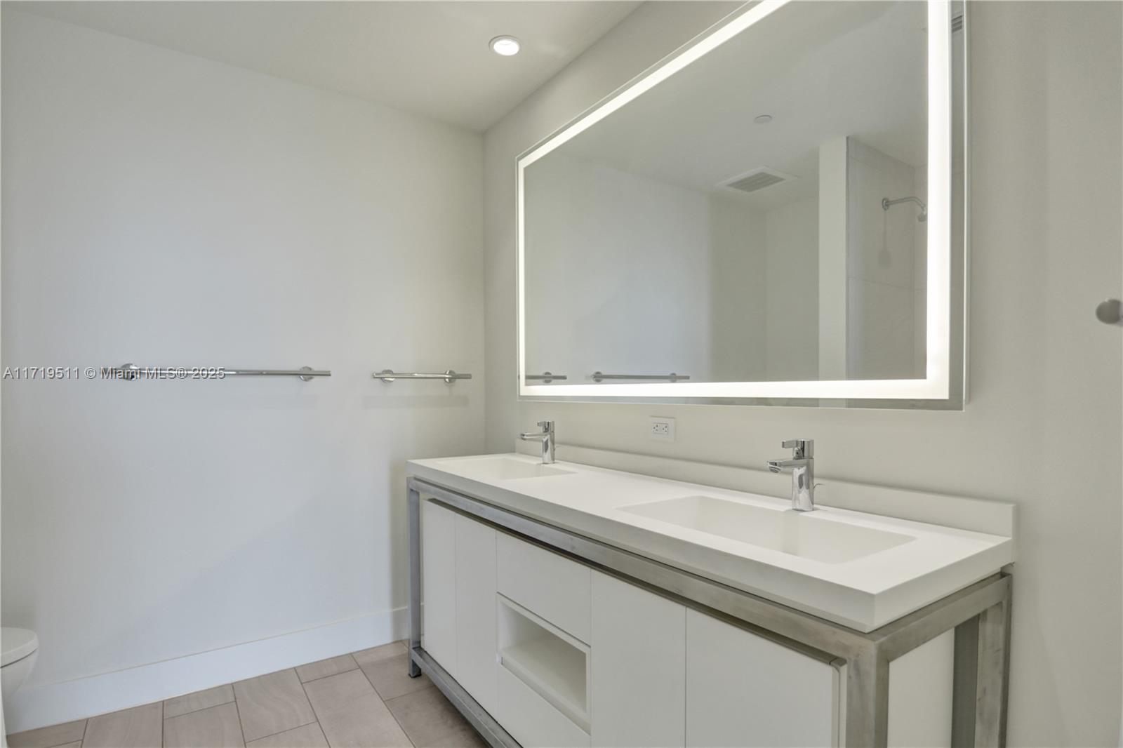 METROPICA NORTH TOWER ONE - Residential