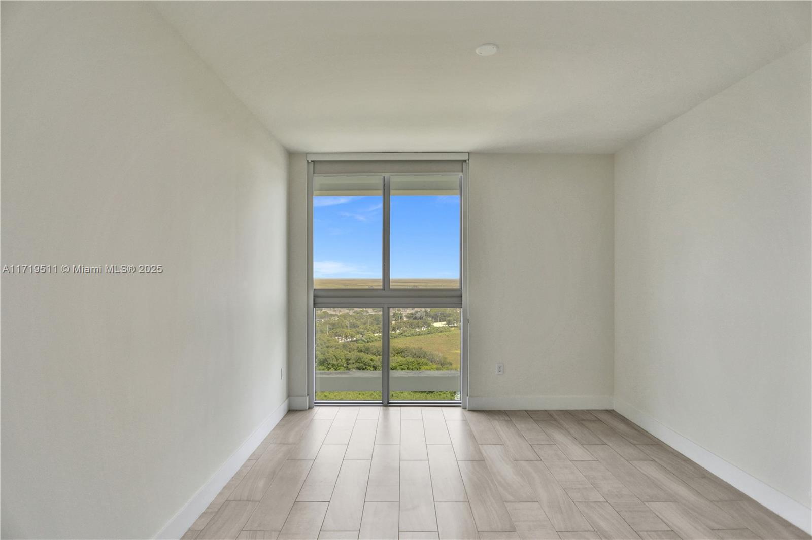METROPICA NORTH TOWER ONE - Residential