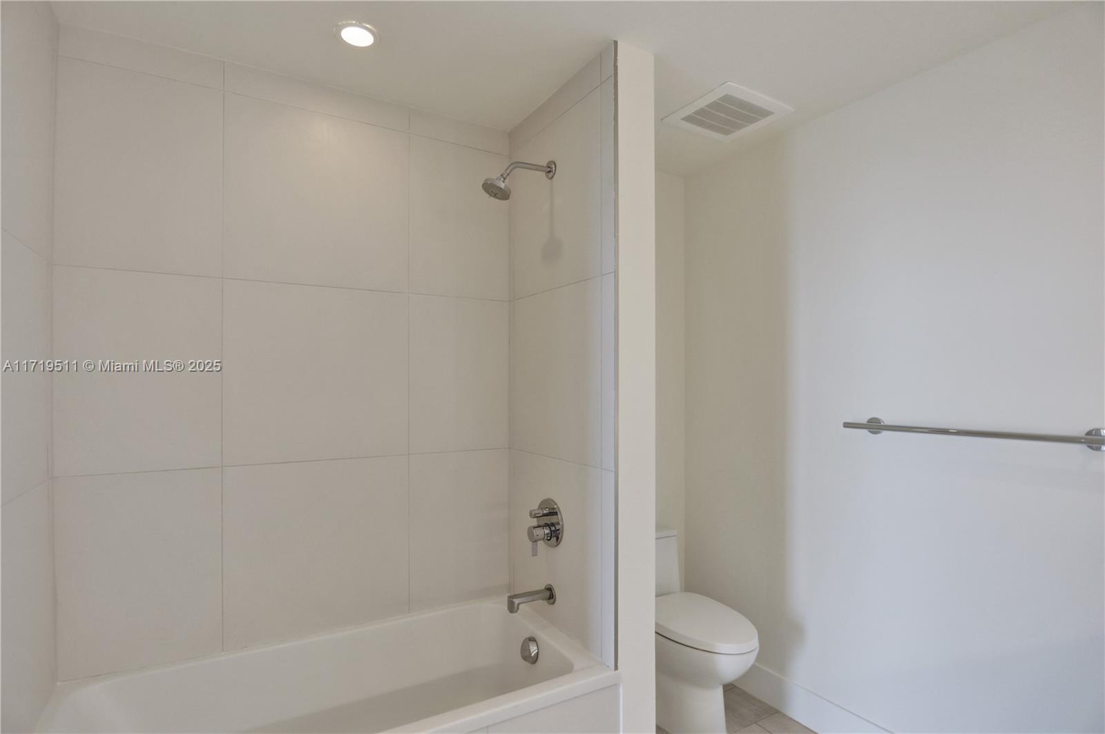 METROPICA NORTH TOWER ONE - Residential