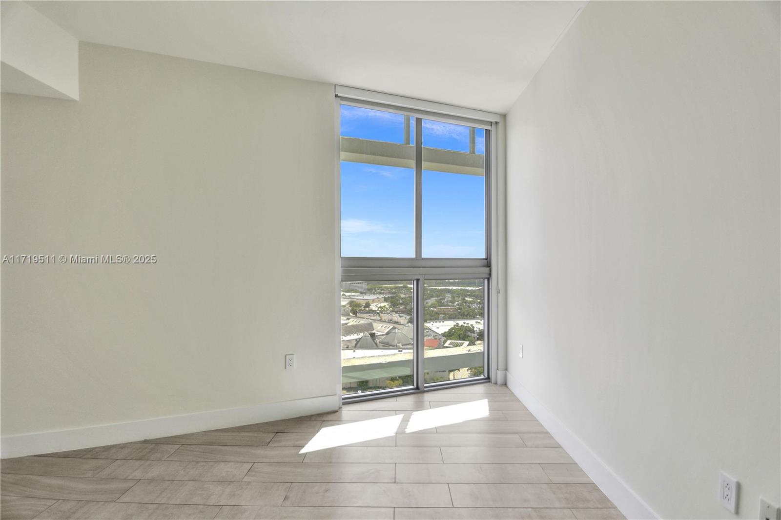 METROPICA NORTH TOWER ONE - Residential