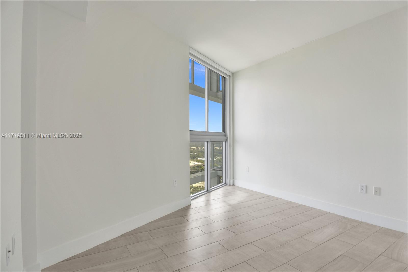 METROPICA NORTH TOWER ONE - Residential