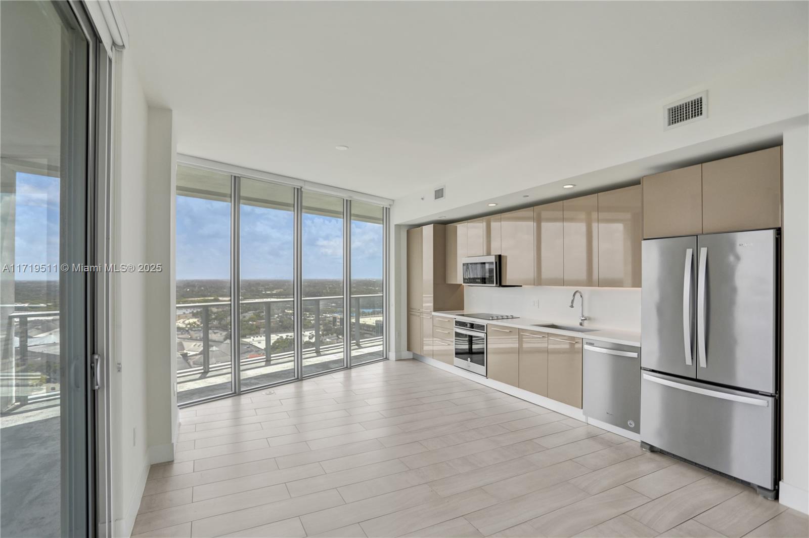 METROPICA NORTH TOWER ONE - Residential