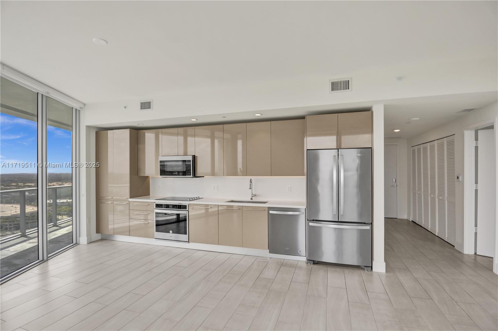 METROPICA NORTH TOWER ONE - Residential