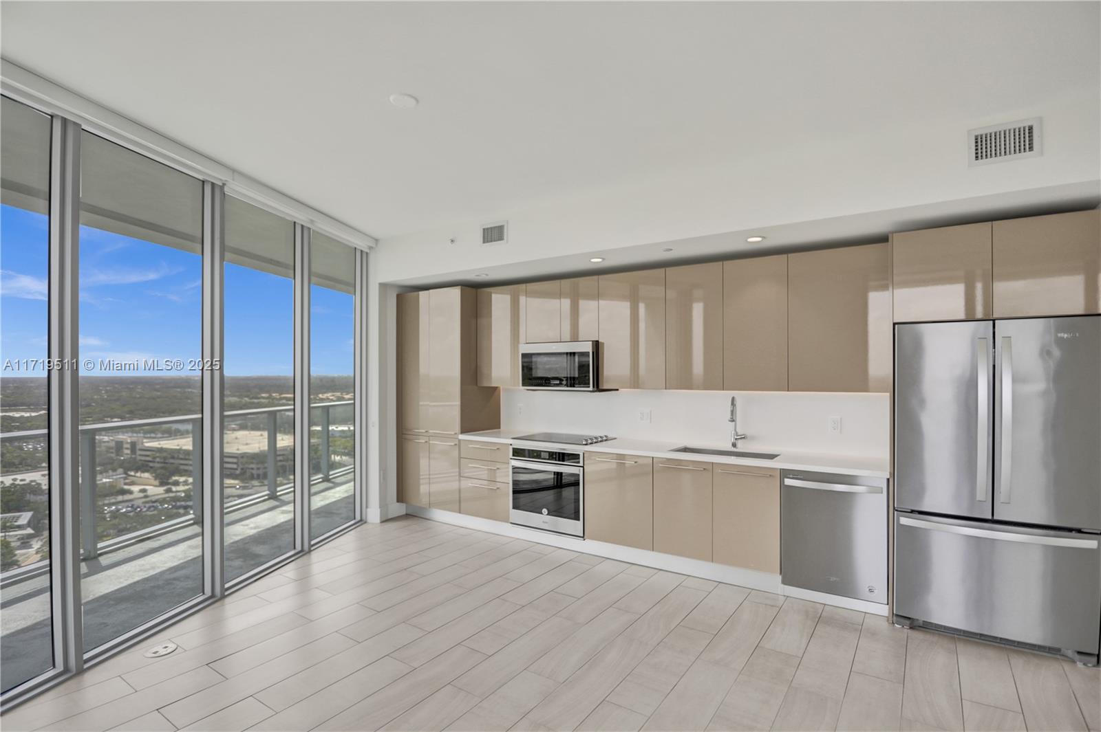 METROPICA NORTH TOWER ONE - Residential
