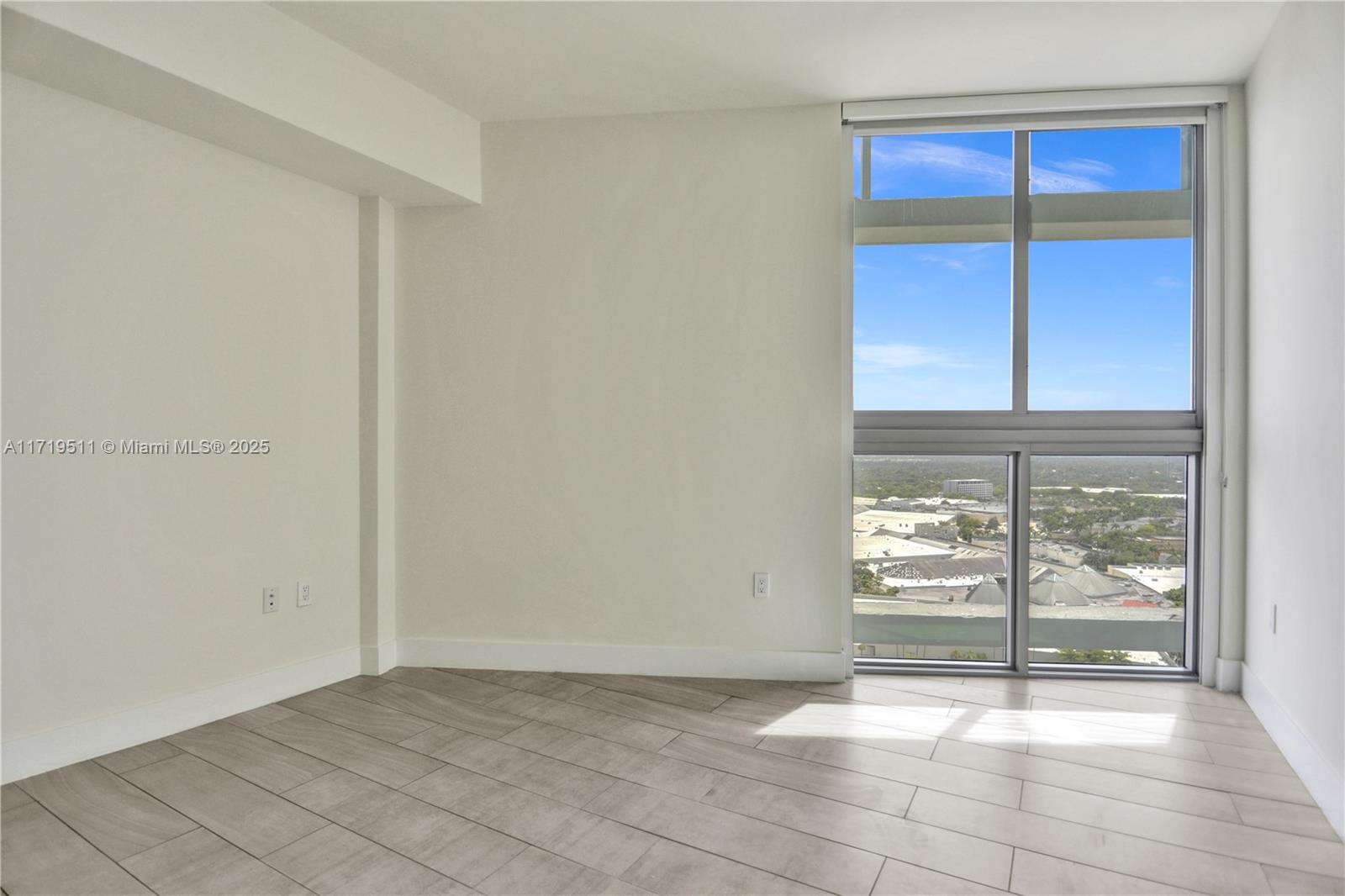 METROPICA NORTH TOWER ONE - Residential