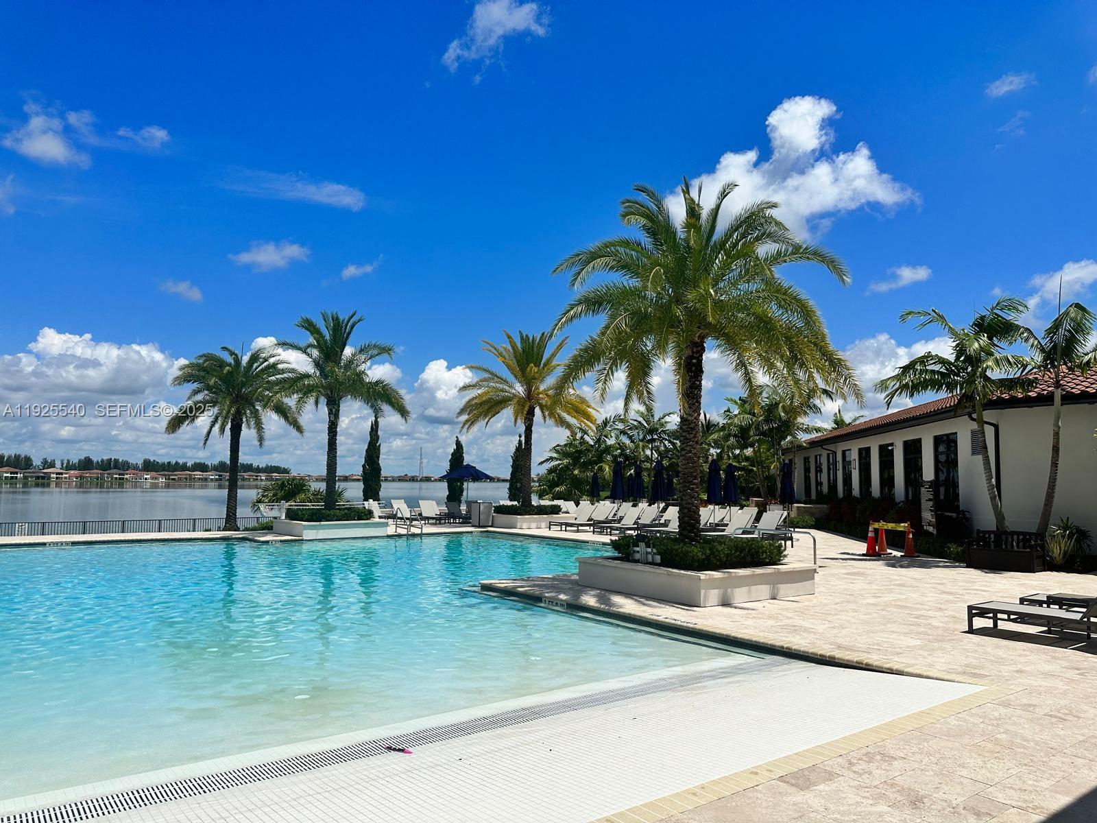 PARKLAND BAY - Residential