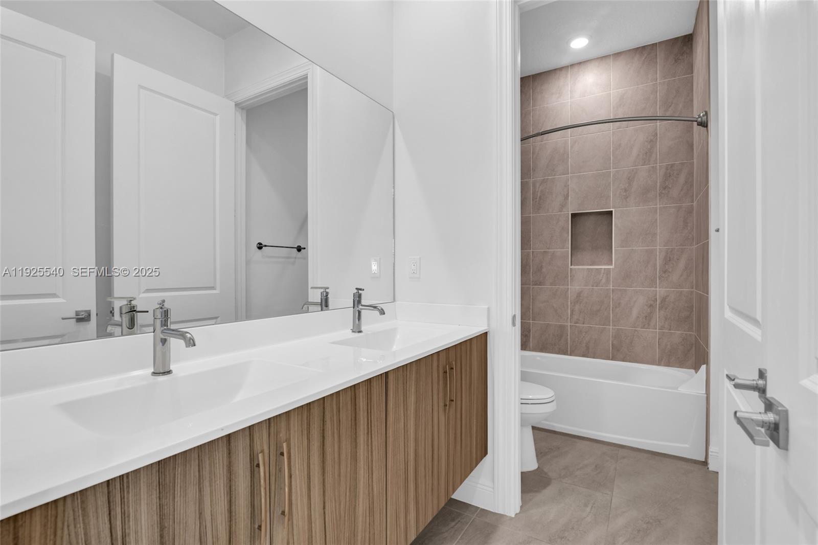 PARKLAND BAY - Residential