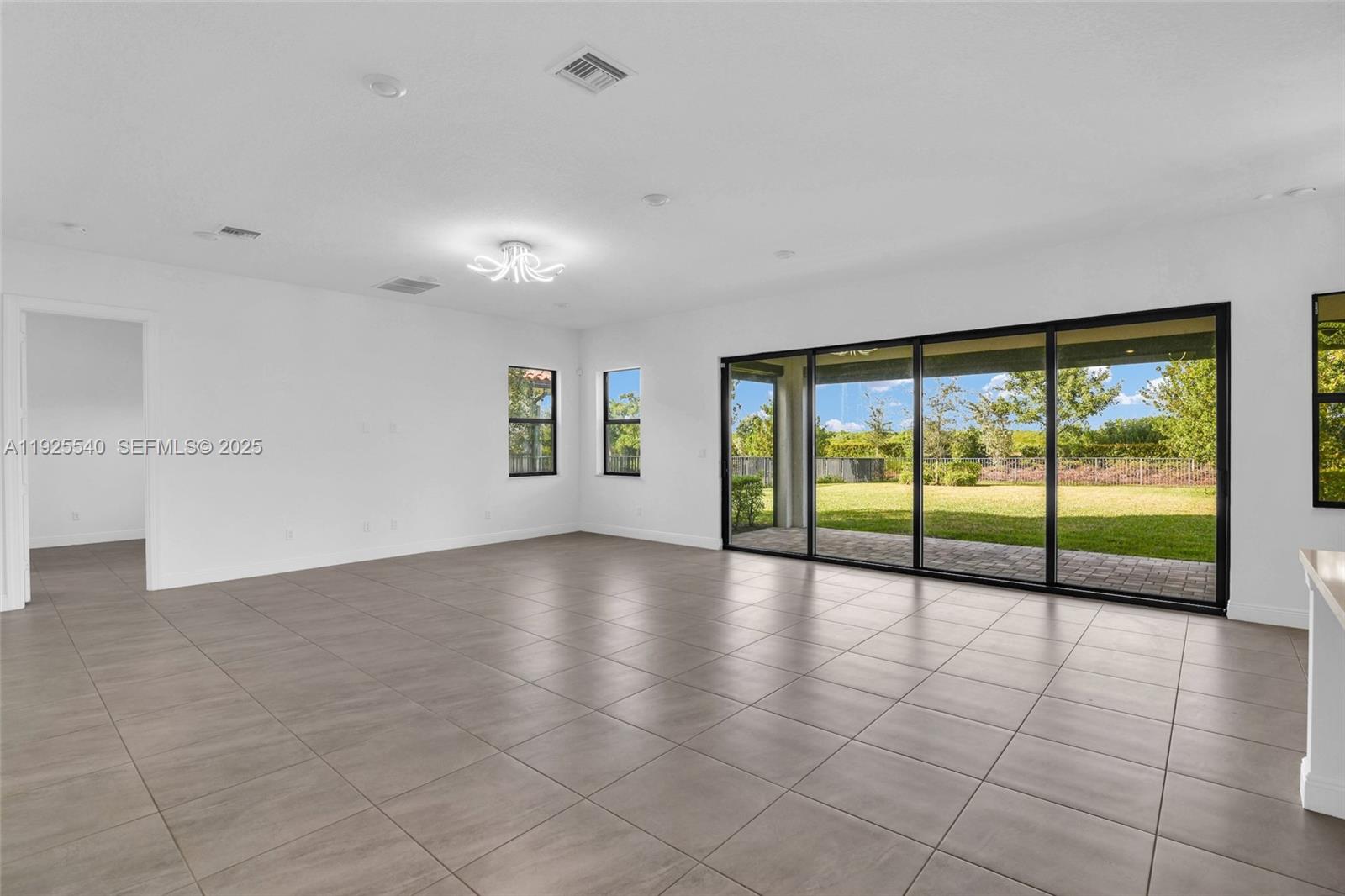 PARKLAND BAY - Residential