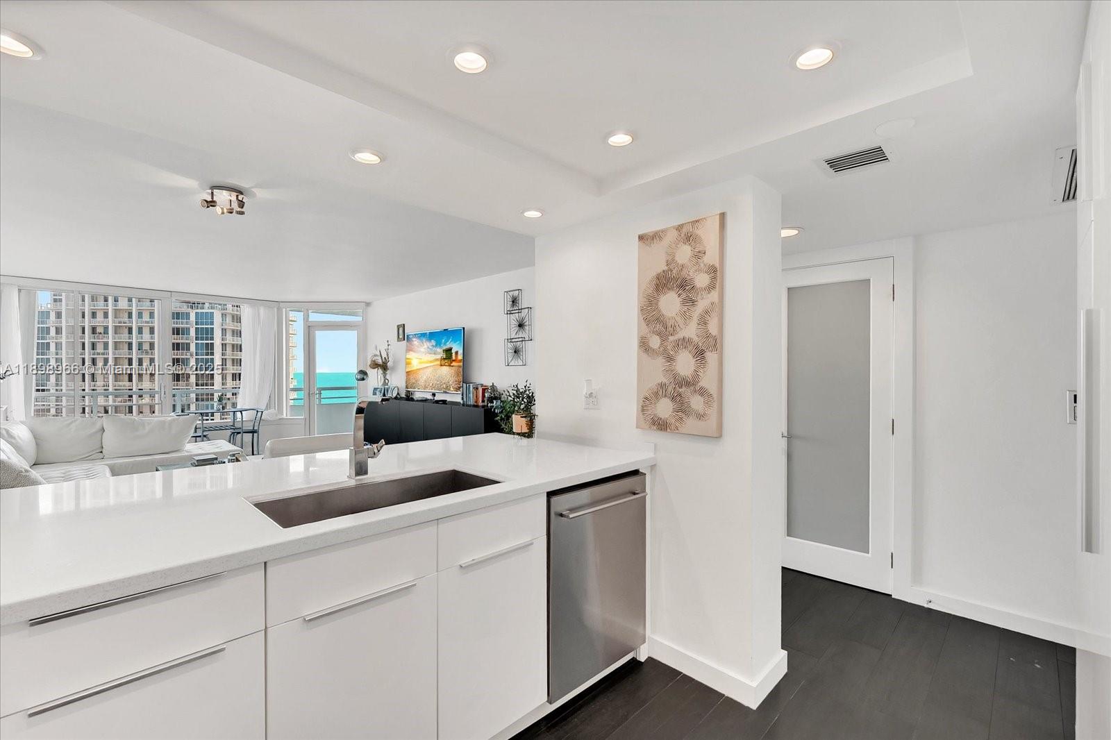 SOUTH POINTE TOWERS CONDO - Residential Lease