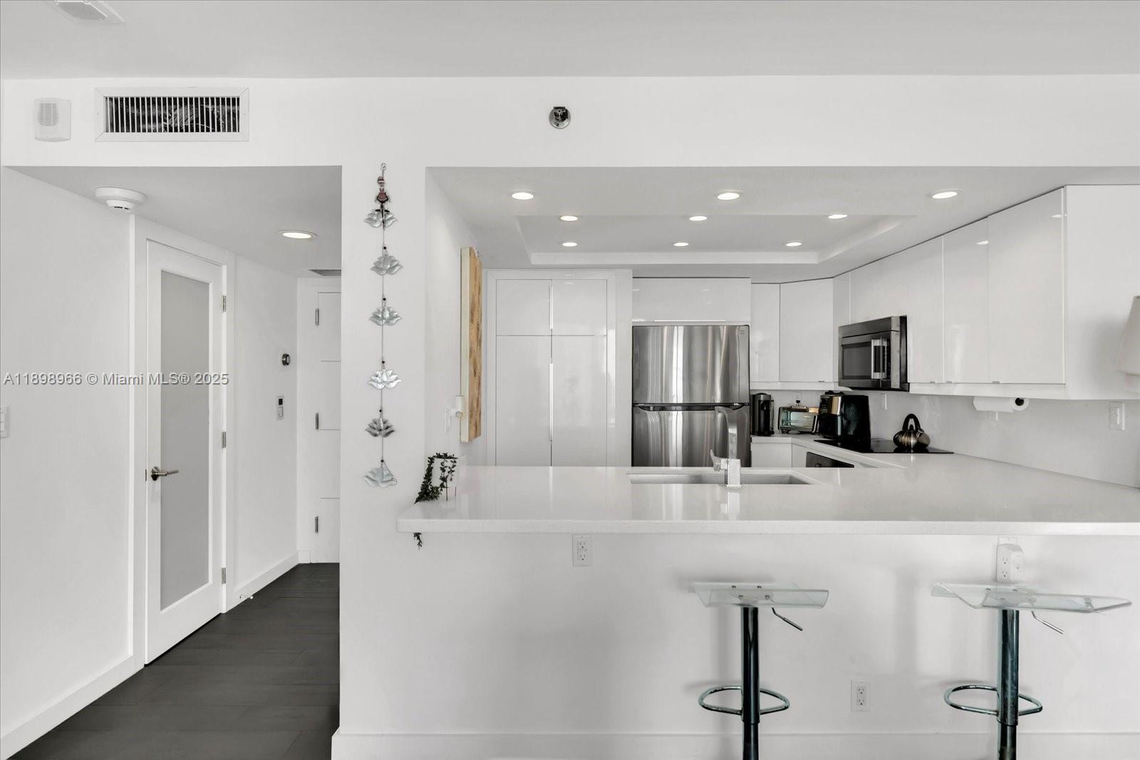 SOUTH POINTE TOWERS CONDO - Residential Lease