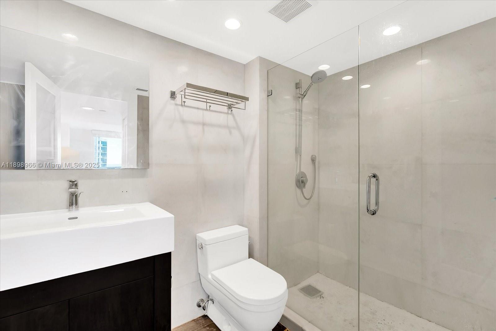 SOUTH POINTE TOWERS CONDO - Residential Lease