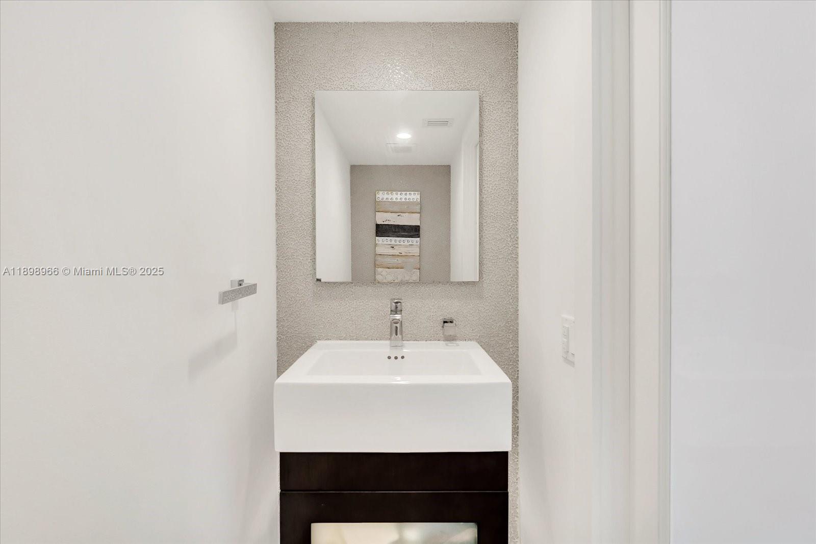 SOUTH POINTE TOWERS CONDO - Residential Lease