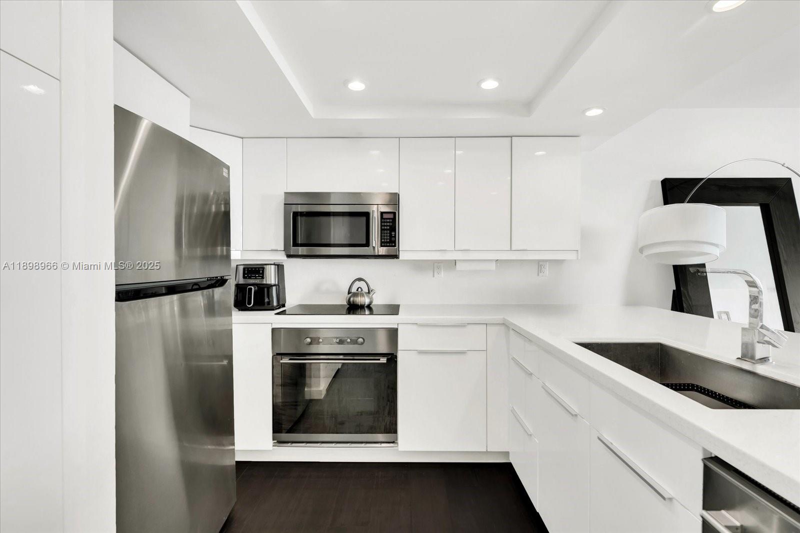 SOUTH POINTE TOWERS CONDO - Residential Lease