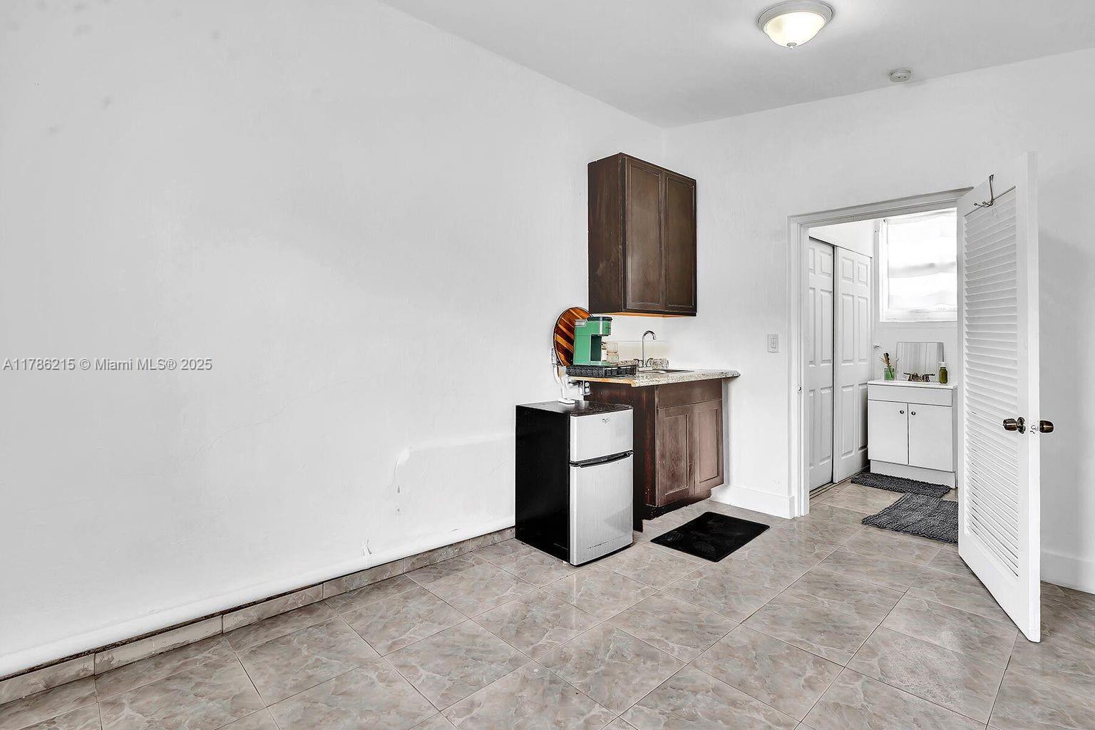 Rental Property at 10800 Nw 22nd Ct 10800, Miami, Broward County, Florida - Bathrooms: 1  - $1,100 MO.