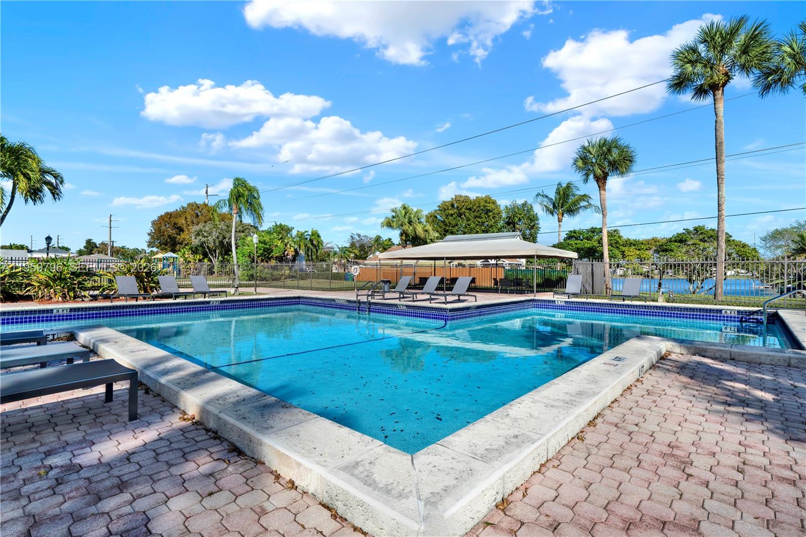 DEERWOOD VILLAS SEC 1 - Residential