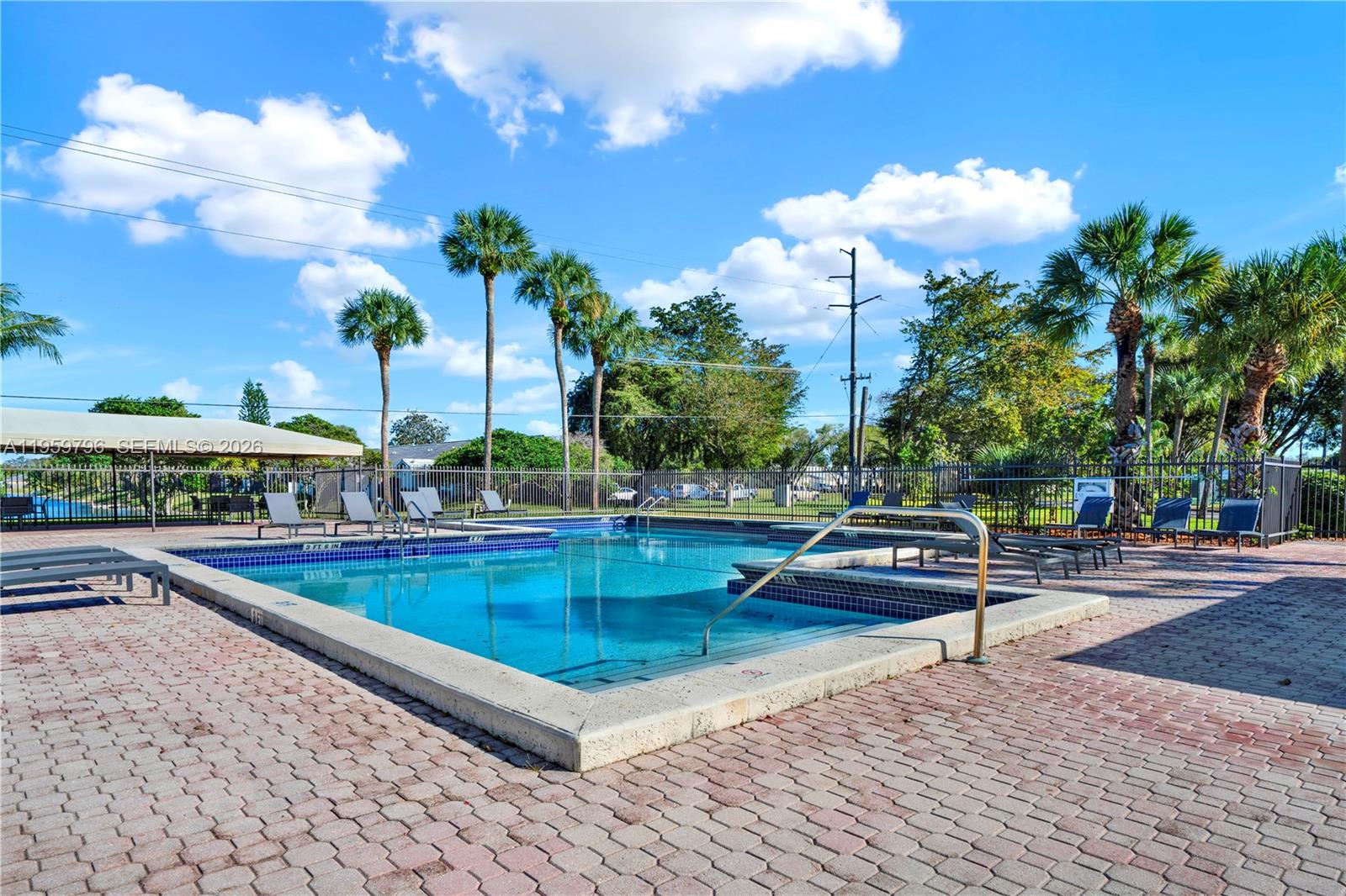 DEERWOOD VILLAS SEC 1 - Residential