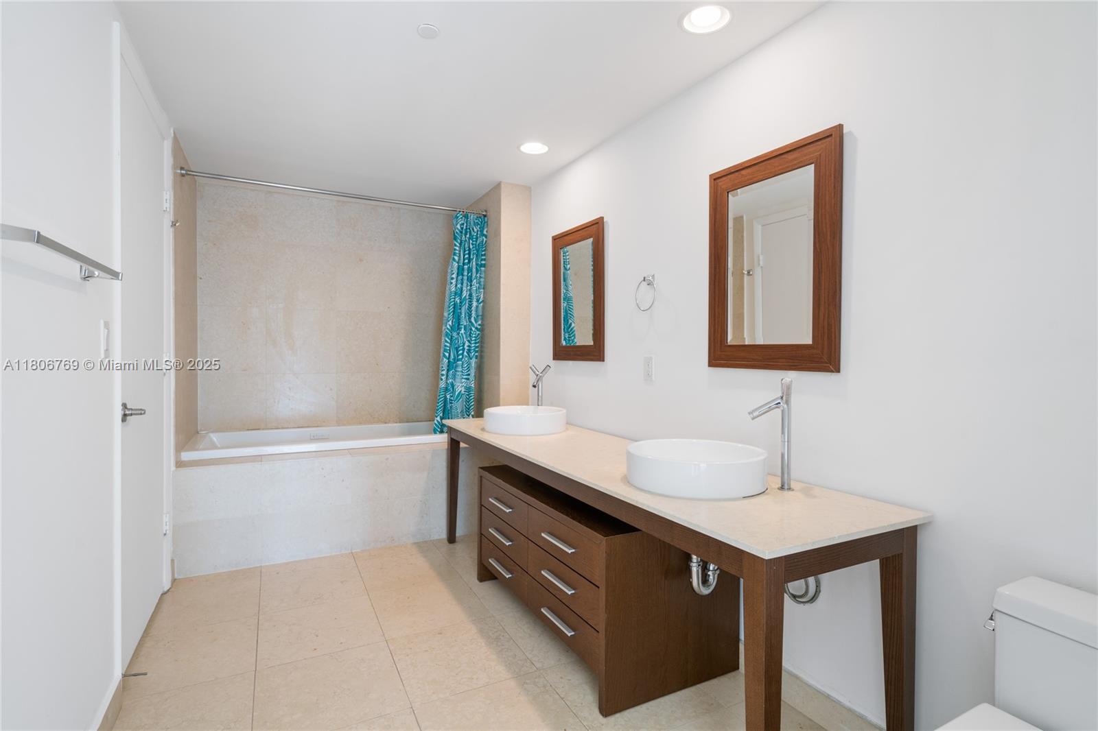 ICON BRICKELL NO TWO - Residential Lease